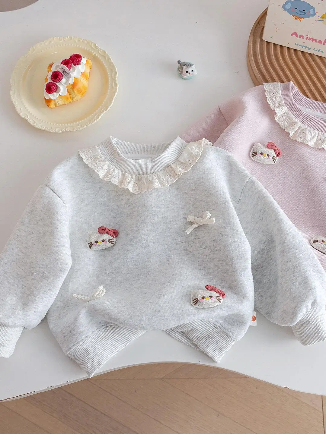 

Милый свитшот с вышивкой и мультяшным рисунком, с кружевным воротником, для девочек, весенний повседневный топ, модный хлопковый лонгслив с круглым вырезом, слегка эластичный