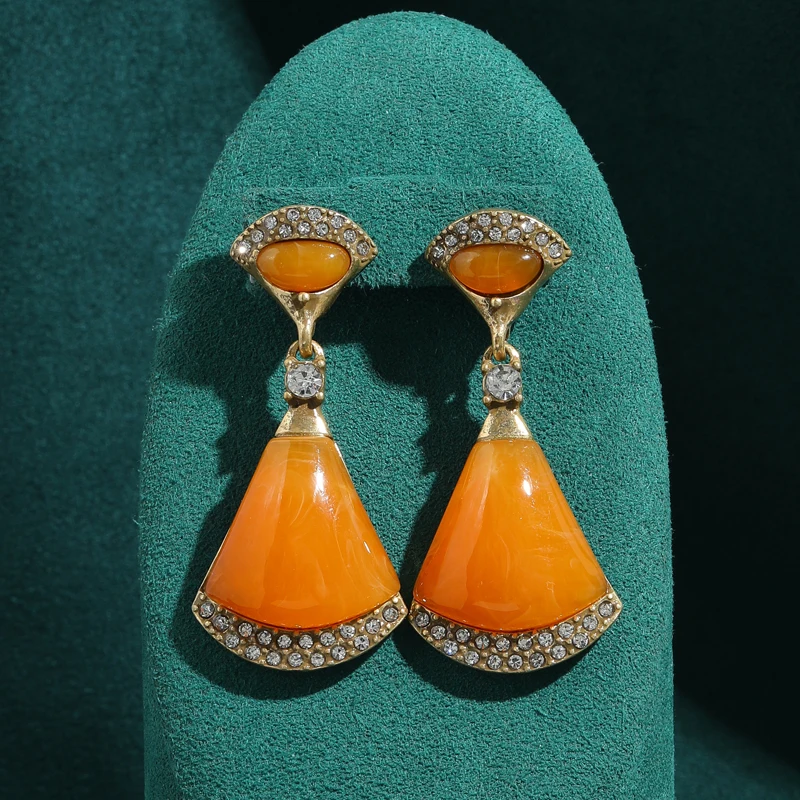 

Vintage Beeswax Yellow Natural Stone Drop Earring Antique Gold Plated Luxury Palace Retro High Charm Women Evening Dress Jewelry