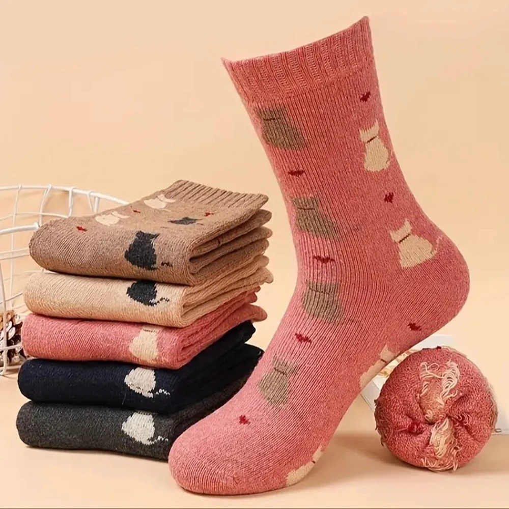 5 Pairs Women Cartoon Cat Printed Socks Are Fashionable Soft Comfortable Warm Thick Casual Mid Tube for Autumn Winter Socks