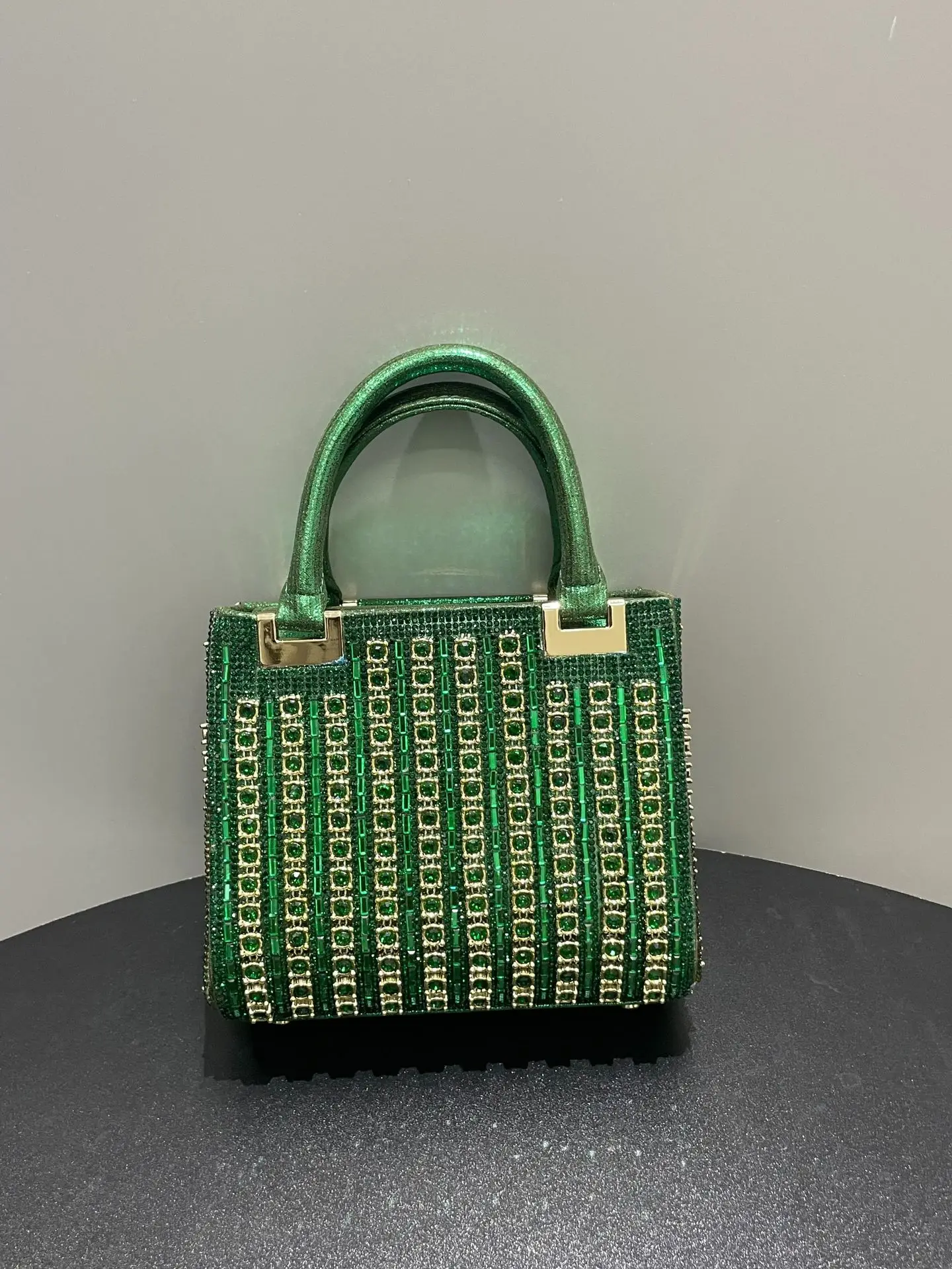 

Популярная банкетная сумка на цепочке с бриллиантами 2025 года, женская блестящая сумка-мессенджер