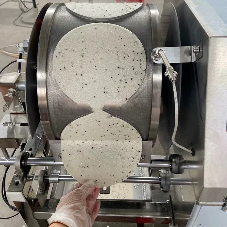 Mesin pembuat kue, pemanas listrik atau Gas otomatis terus-menerus Mille Crepe Spring Roll mesin pembuat kue Kulit lumia