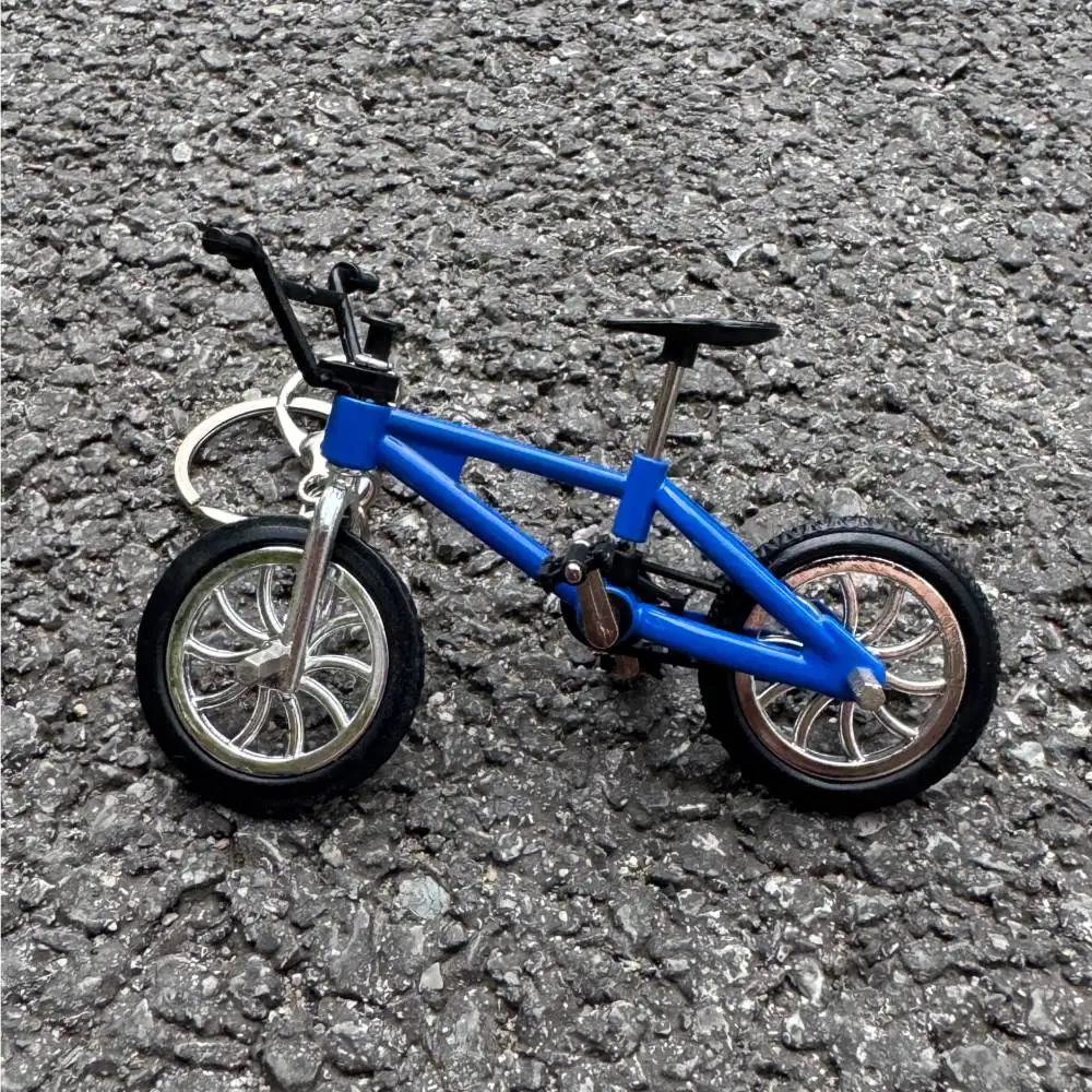 نموذج دراجة إصبع سبيكة إبداعية مع سلاسل المفاتيح نموذج دراجات جبلية صغيرة أنيقة للأطفال الأولاد هدايا الكبار على ظهره ديكور