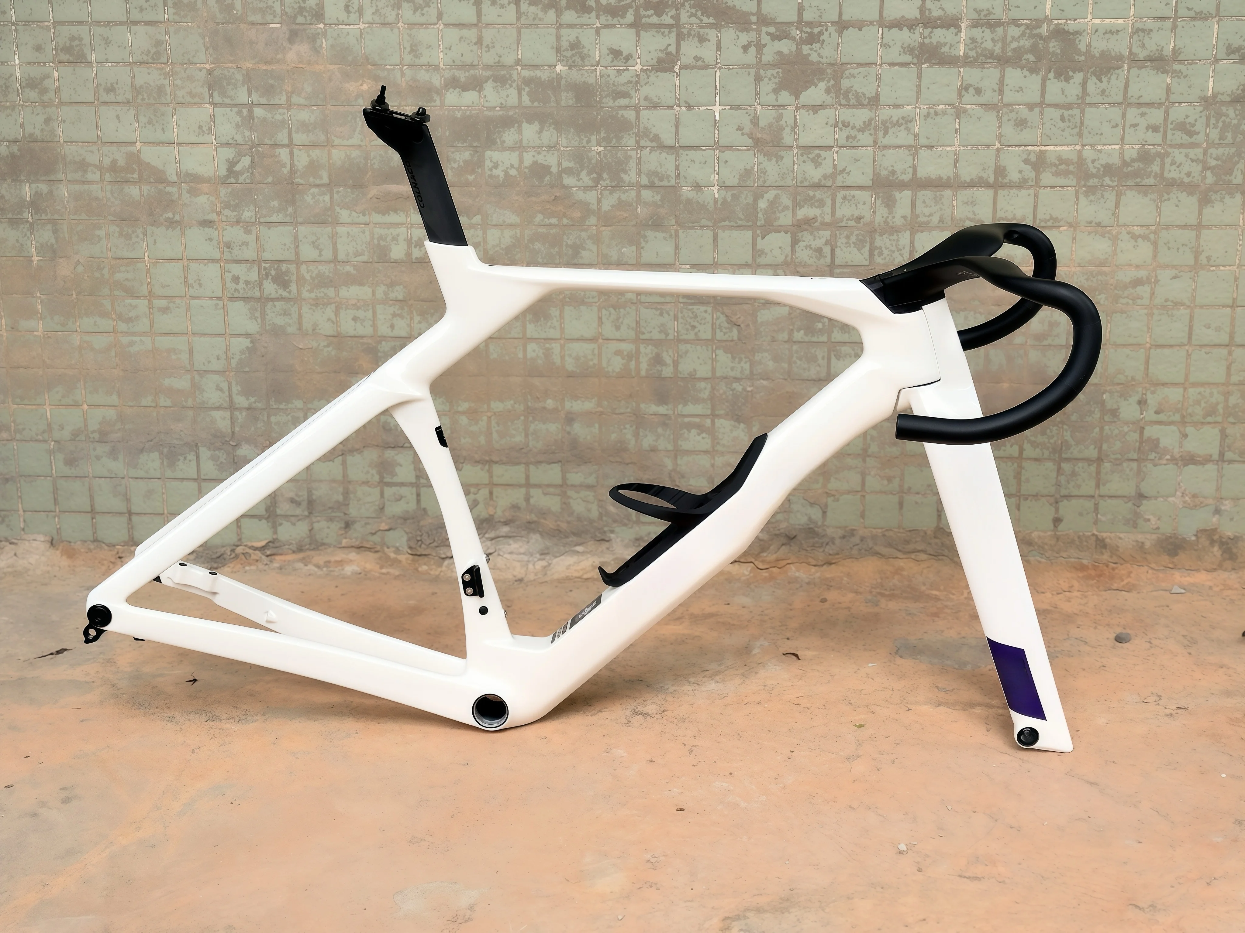 2026 Y1RS Road Bike Carbon Frame Set BSA 68mm Bottom Bracket Internal Routing Gull-Wing Bars 700C Size - One Size Fits Most Colo