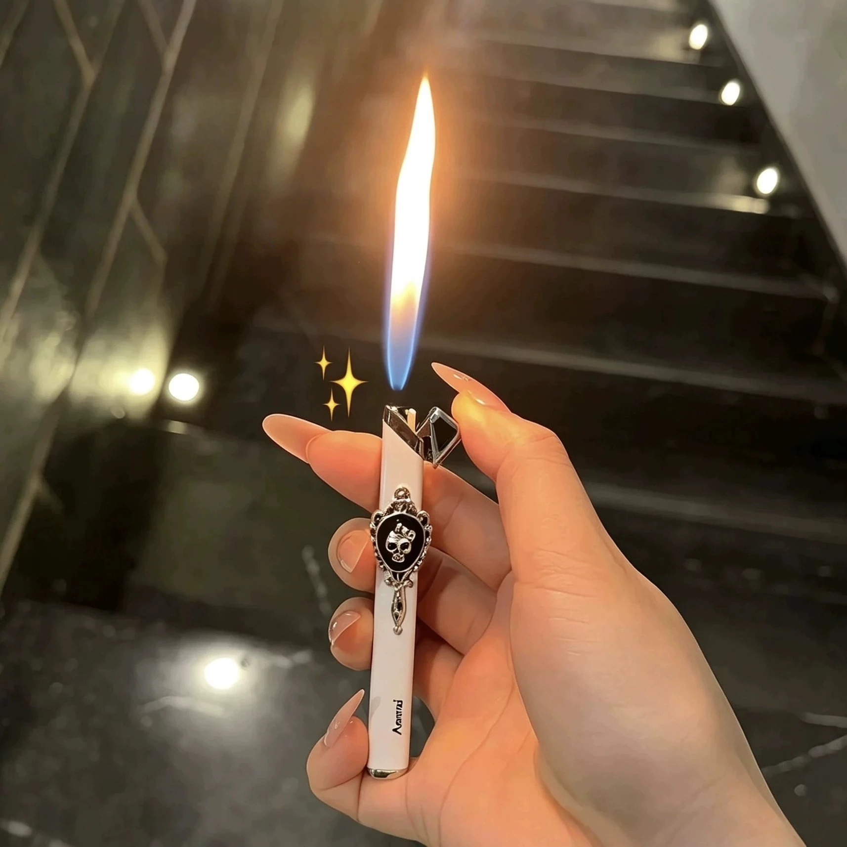 

New Fashionable Gothic Magic Mirror Skull Handmade Lighter Handcrafted High End Feeling Light Luxury Inflatable Lighter