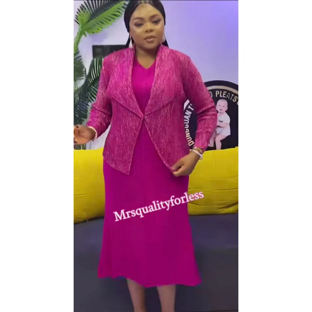 

2025 Autumn Sanzhai Wholesale New Ironing Two-piece Set Gold Fish Scale Pleated Small Fragrant Temperament Loose Women Skirt Set