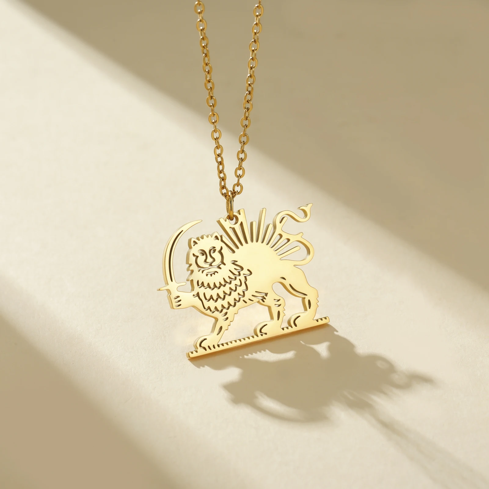 Kkjoy Edelstahl-Halskette mit persischem Löwen und Sonne, gold- und silberfarben, iranische Kultur, Löwe mit Schwert, Schmuckgeschenk für Männer und Frauen – Detail 3