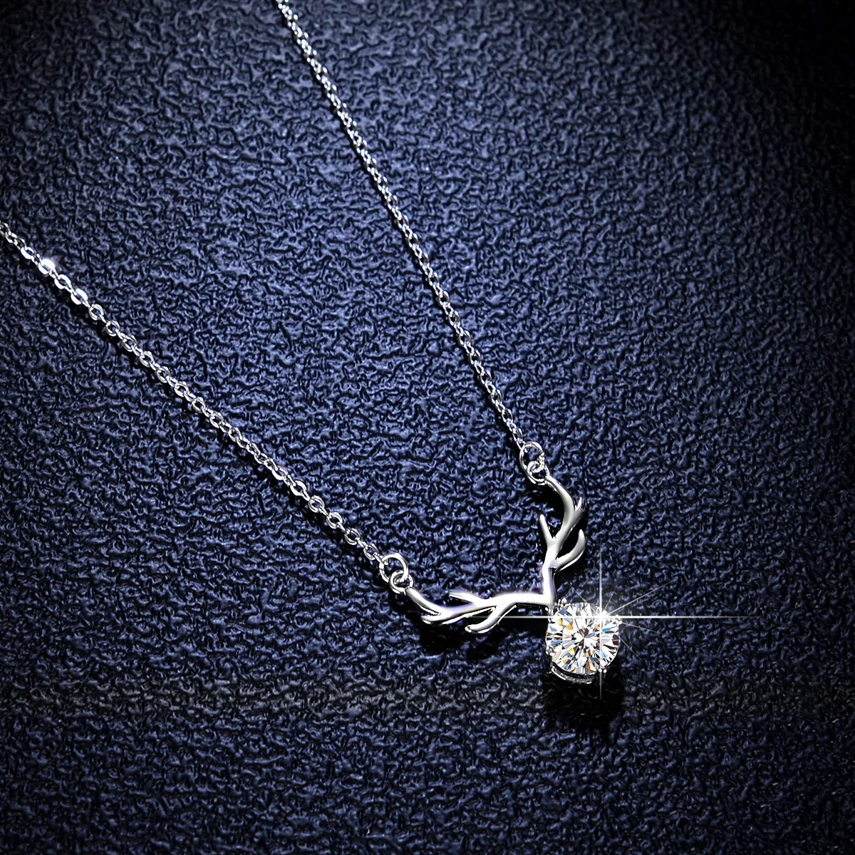 18K gold pendant, moissanite D color, VVS1 diamond necklace, women's model, I have you all the way, antlers ins pendant image 2