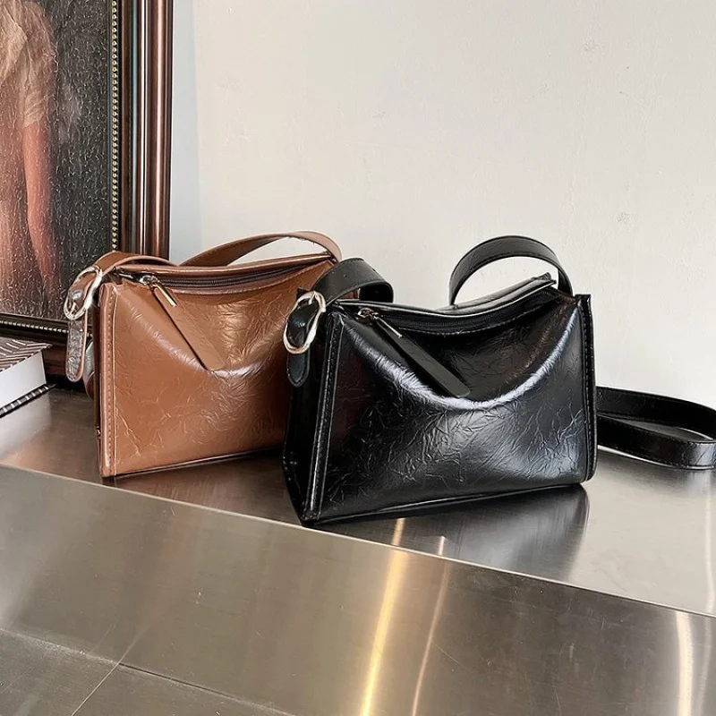 

High-End Women's Messenger Bag Made Of Premium Leather Boasting Paris Vintage Neat Spacious Soft Daily Style​