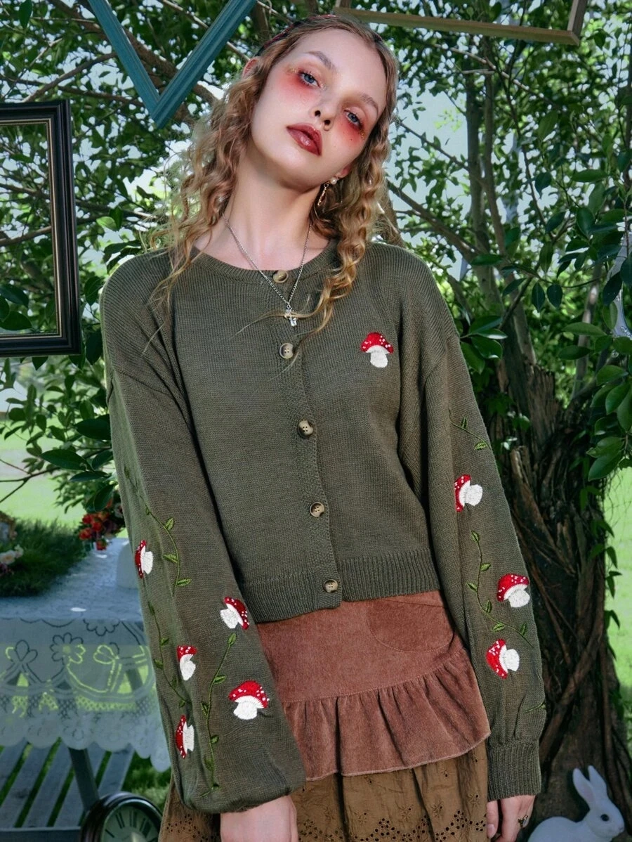 Women\'s autumn/winter mushroom button embroidered olive cardigan knit sweater