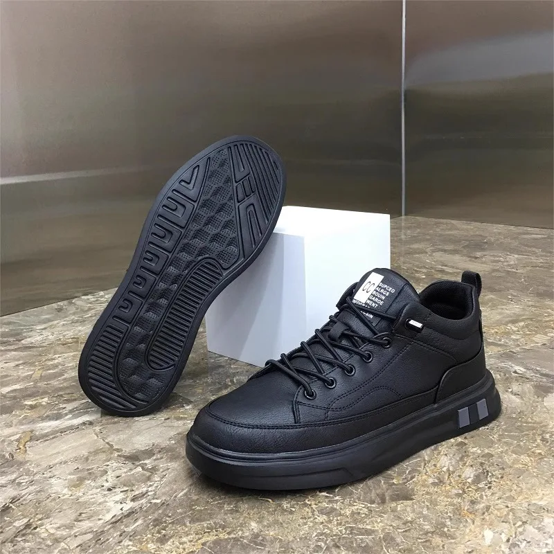 أحذية فور سيزونز الجديدة للرجال كاجوال مريحة في الهواء الطلق أحذية رياضية للفصول الأربعة أحذية قماشية بلون سادة أحذية التزلج