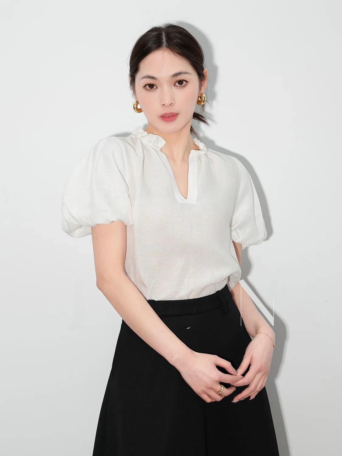 

Белая льняная блузка с эффектом прохлады, женская, с V-образным вырезом, свободного кроя, летняя, однотонная, для повседневной носки