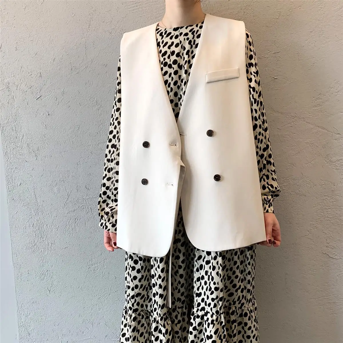 

2026 Spring Autumn Ladies Loose Large Size Outerwear Oulder Pad Vest Jacket New Outerwear Vest Hot Sale Women's Suit Vest