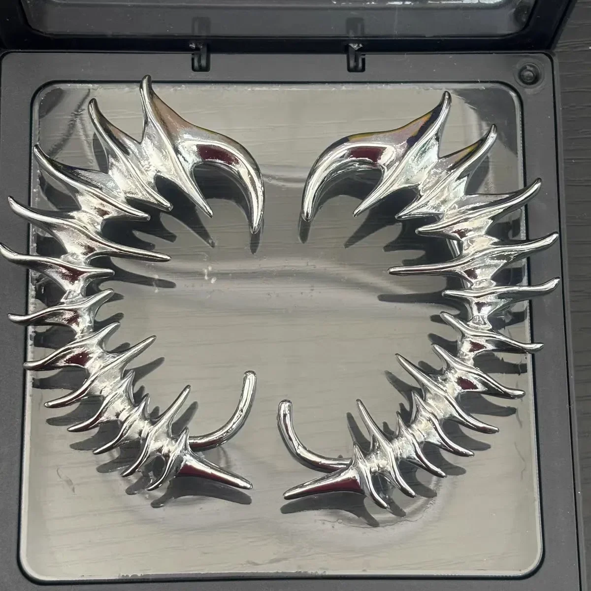 Thorn Spine Bone Ear Clip Mechanical Wind Ear Hook Shaped Design Earrings High-end Ear Clip Without Ear Holes for Men and Women