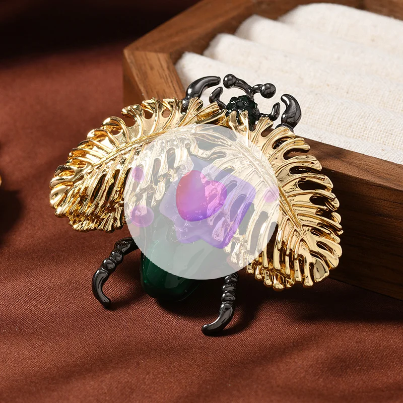 بندقية العثة السوداء دبابيس الرجال النساء للجنسين موضة الحشرات بروش دبابيس شخصية الهيب هوب روك مجوهرات معطف الملحقات