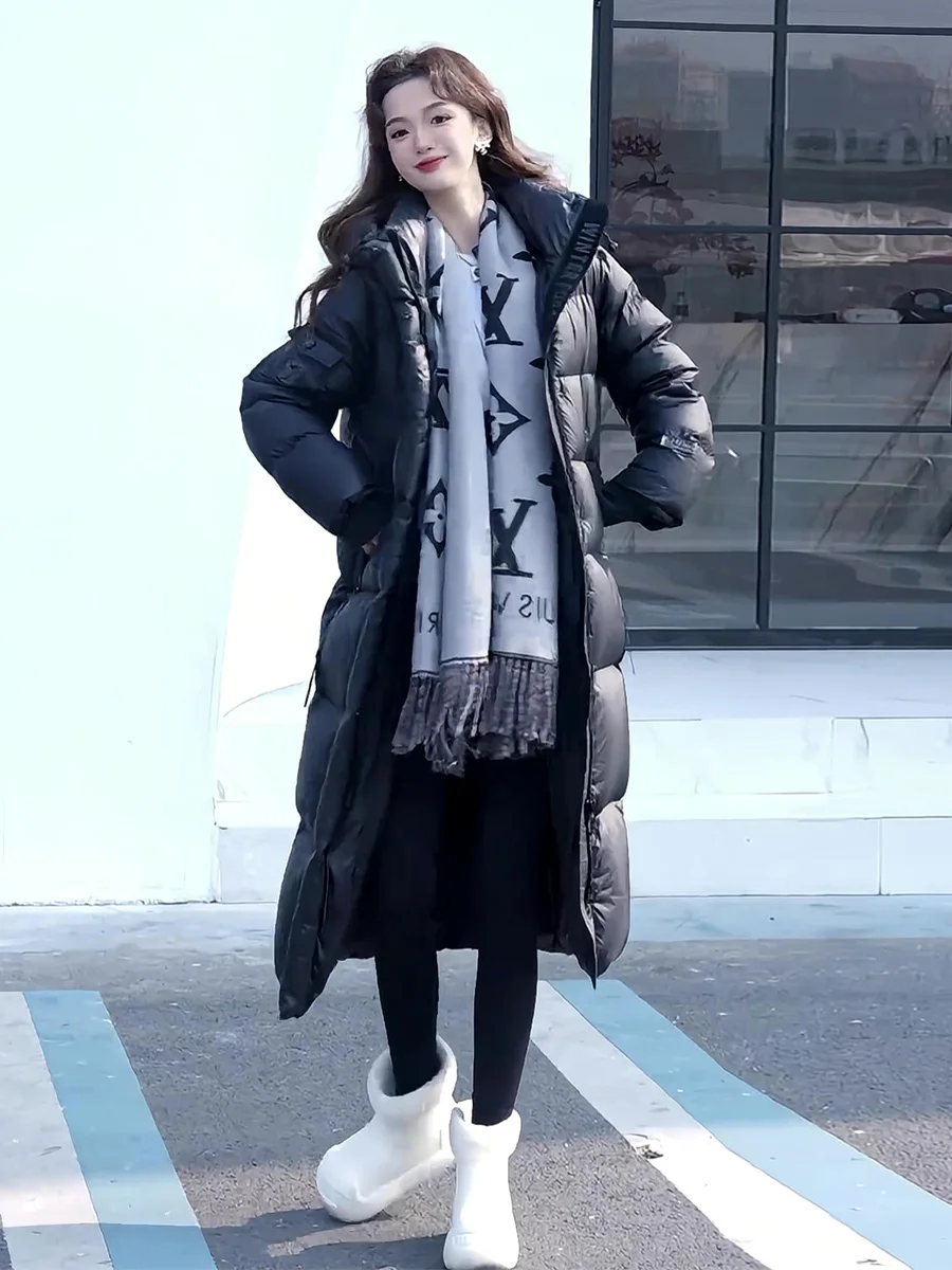 Długi płaszcz puchowy z kapturem dla kobiet, ciepły, biały, z koreańskim stylem, modny, casualowy.