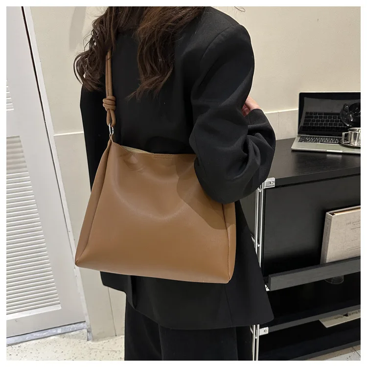 Koreanische Version der Pendler-Tasche mit großer Kapazität für Damen, Leder-Umhängetasche für Frauen, einfarbige Tragetaschen – Detail 22