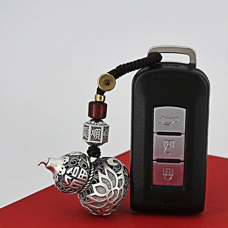 A gourd symbolizing the meaning of blessings and rewards Electroplated Silver Keychain Totem Keyring Car Key Accessories