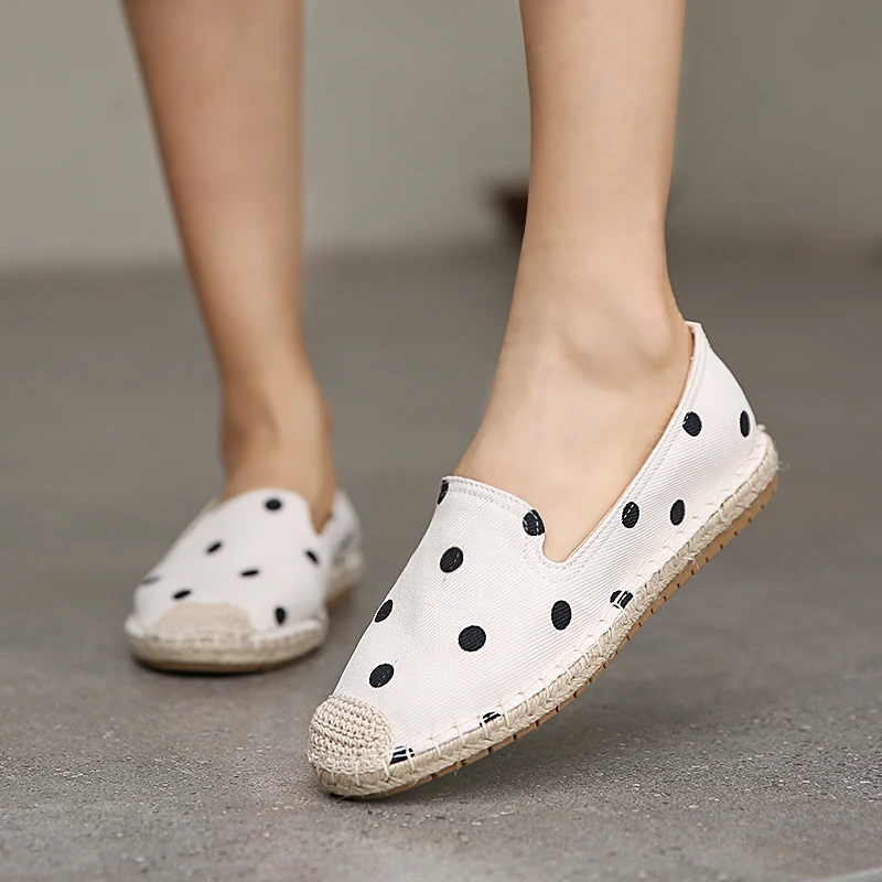 Kobiety płaskie buty wsuwane Polka Dot płótno głęboki dekolt espadryle Slip On panie mokasyny Casual muły kobiece letnie mokasyny buty damskie