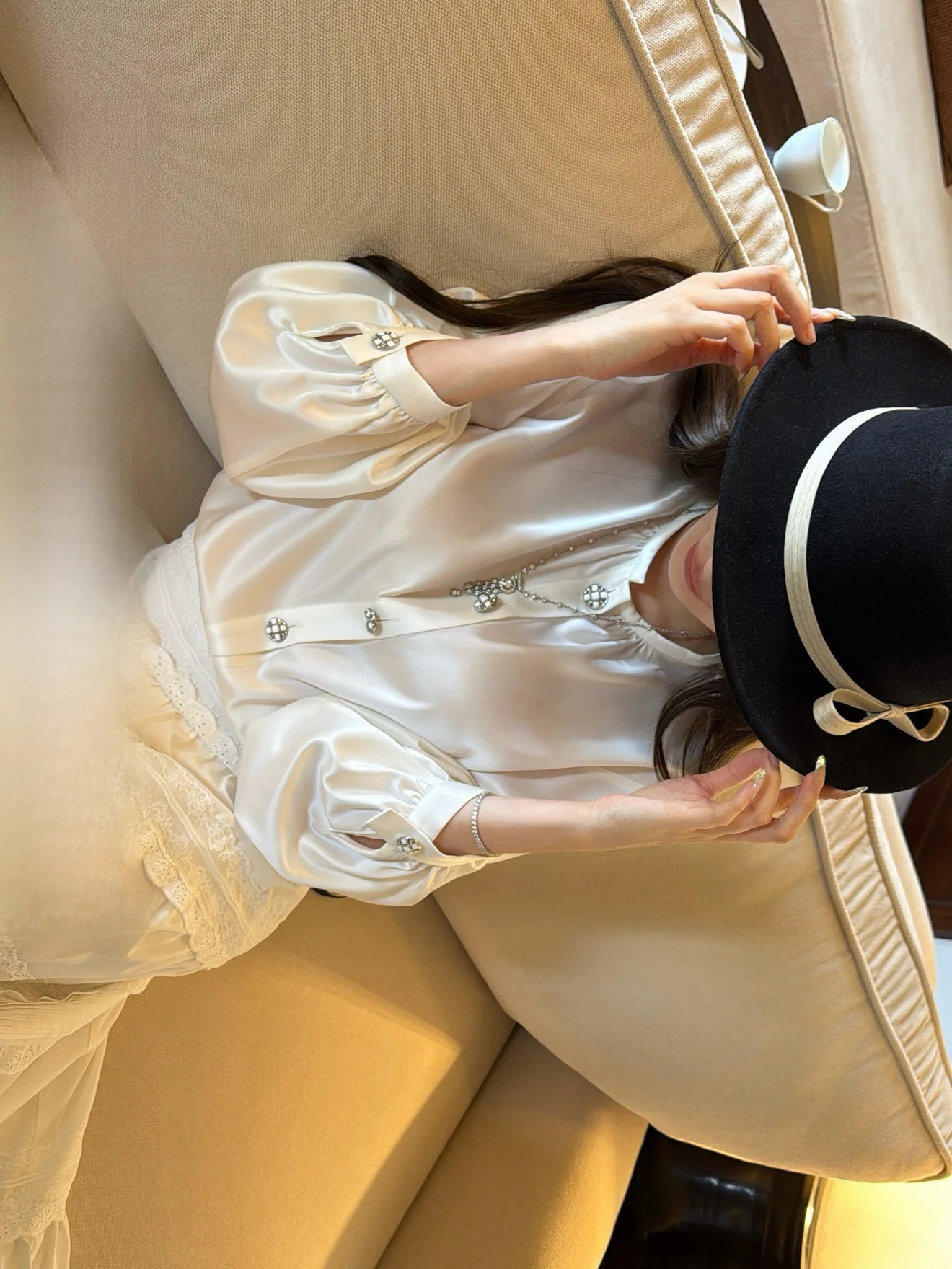 

CHICYOU Простой роскошный женский топ из ацетатной ткани с круглым вырезом и рукавами-фонариками, прямого кроя, с длинными рукавами, создающий элегантную атмосферу