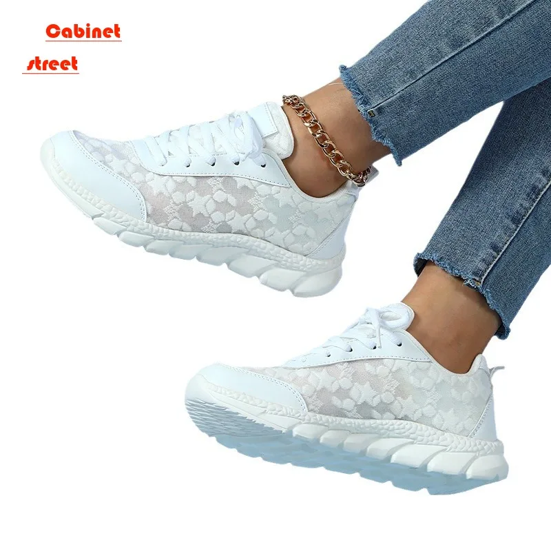 

Mesh Breathable Casual Sports Women Shoes Soft Soles Comfortable Outdoor Running Shoes Fashion Matching Small White Shoes