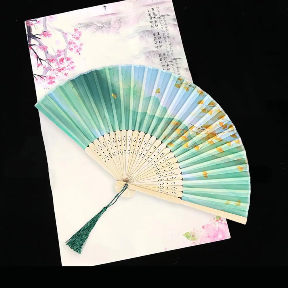 Retro Floral Folding Fan Vintage Luxury Tassel Pendant Chinese Style Bamboo Folding Hand Fan Fringed Dancing Fans Wedding Gift