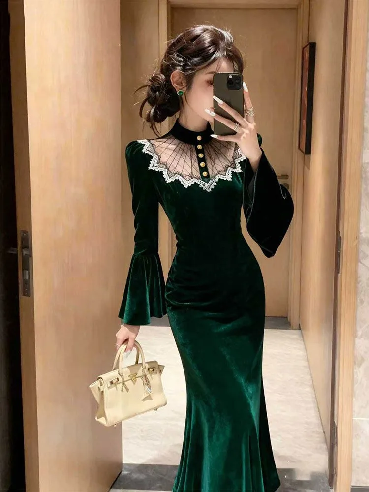

A unique and elegant new green velvet dress with light luxury feel