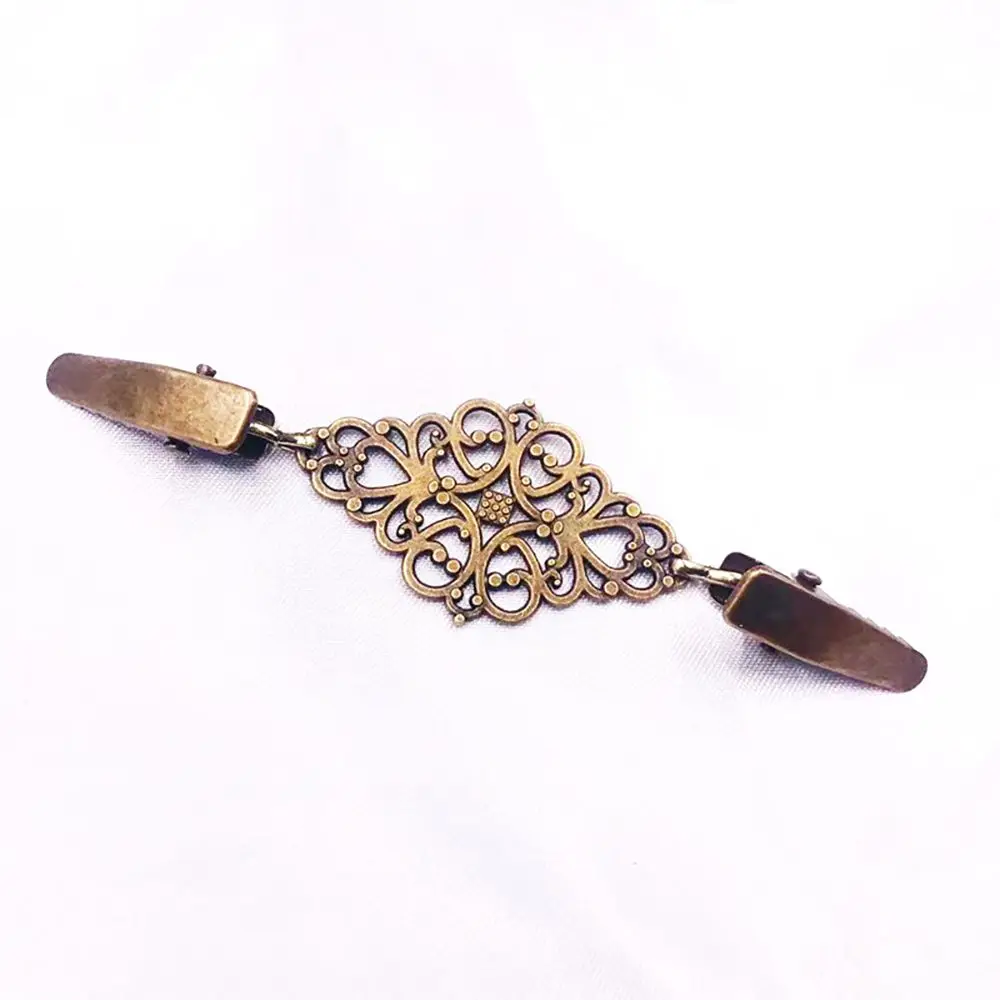 

Golden Retro Fashion Alloy Material Women Dress Decor Clothing Clip Fasteners for Clothes Clamps for Fabric Cardigan Clamps