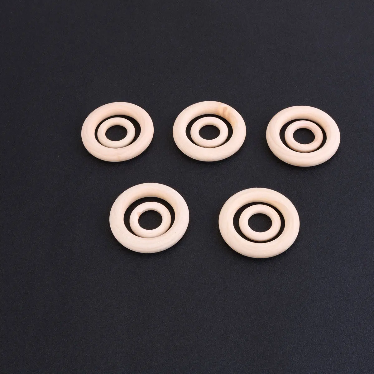 

40pcs Wooden Rings Accessories for DIY Crafts Smooth Unfinished Wood Round Hanging Pendant Jewelry Making Projects