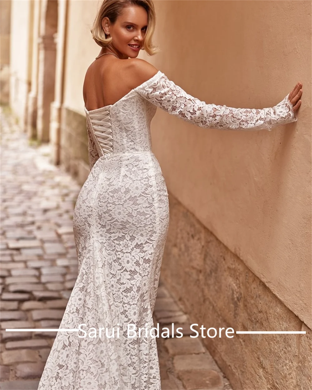 Abito da sposa tubino in pizzo floreale con colletto a barca di lusso Trian abito da damigella d'onore da sposa con apertura sul retro con maniche lunghe personalizzato