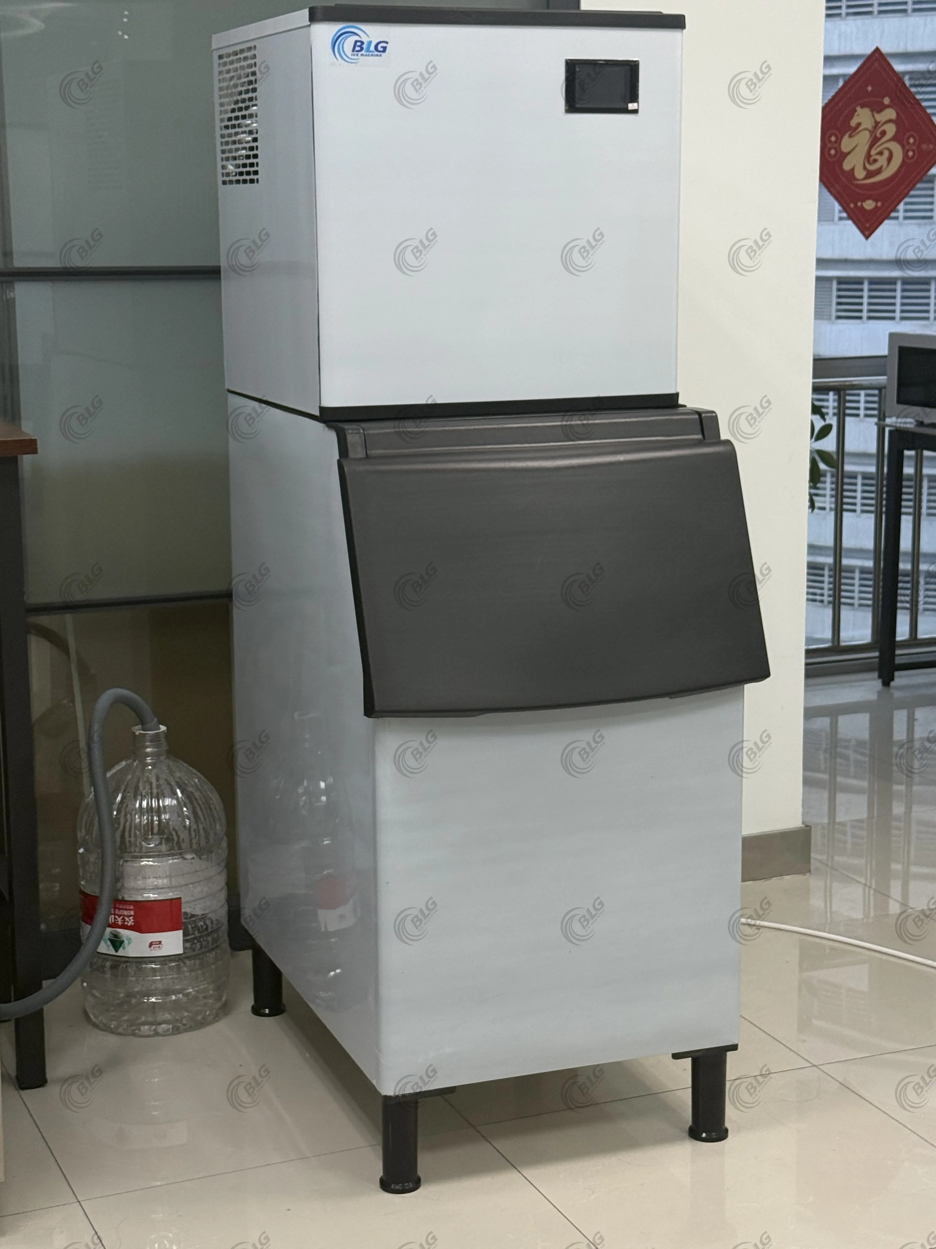 High Efficiency Compact Commercial Square Cube Ice Maker with Stable Continuous Ice Production Performance