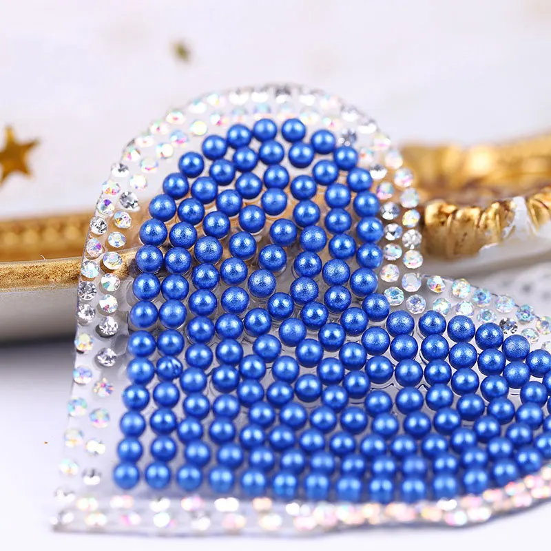 5 Stück Herzförmige Perlen-Applikationen mit Diamantkante für Kleidung, Taschen, Schuhe, Socken - Valentinstag-Accessoires – Detail 2