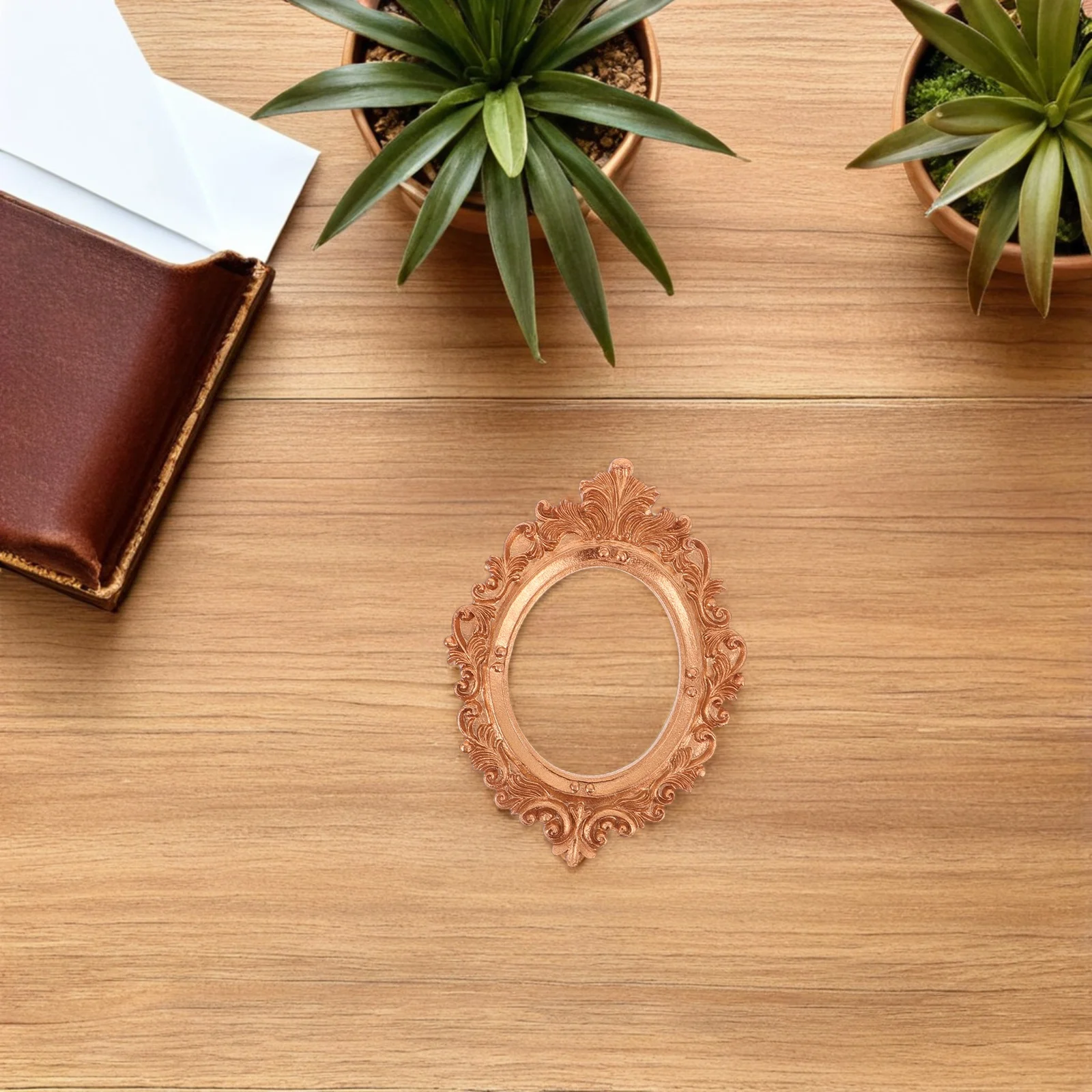 

3pcs Mini Nail Art Display Stands 3 Styles Small Vintage Gold Picture Frames Resin Tabletop Photo Display For Manicure