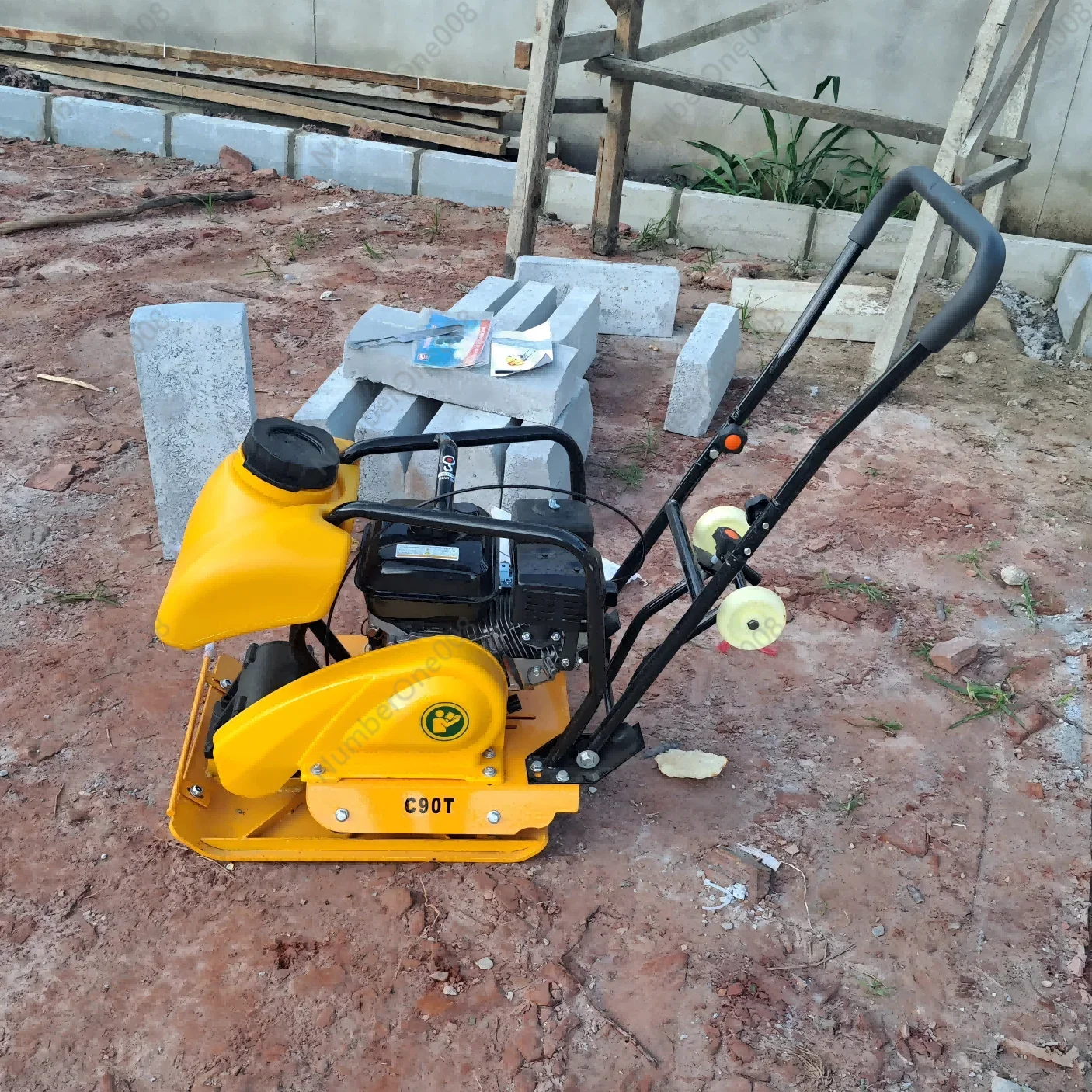 Kompaktor pelat getar genggam - Plate Compactor Vibrator ulasan dan harga