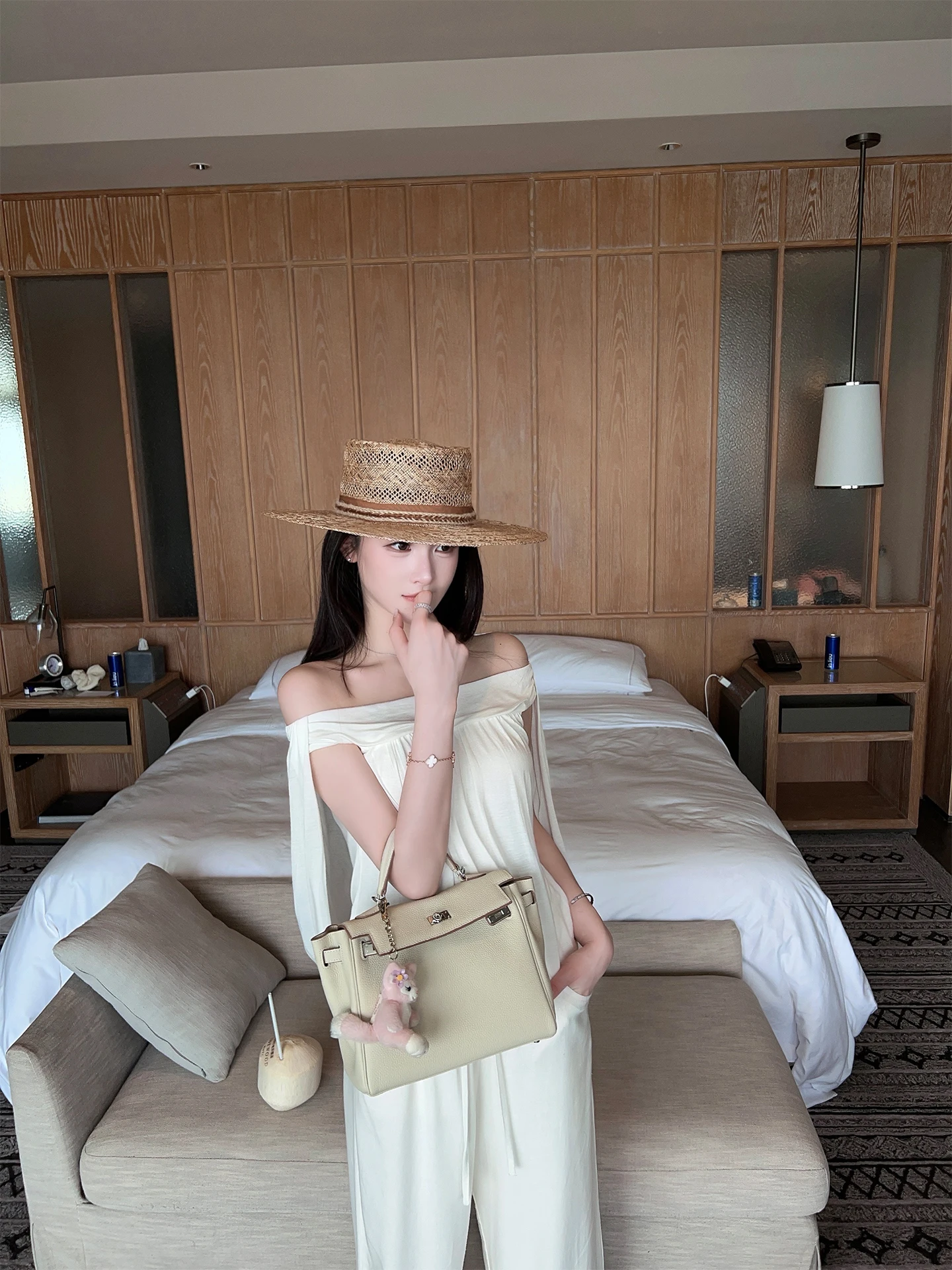 

FairyJiang Spring Off-Shoulder White Chiffon Top Women's Loose Cloak Style Shirt French Style Sleeveless One-Shoulder Design