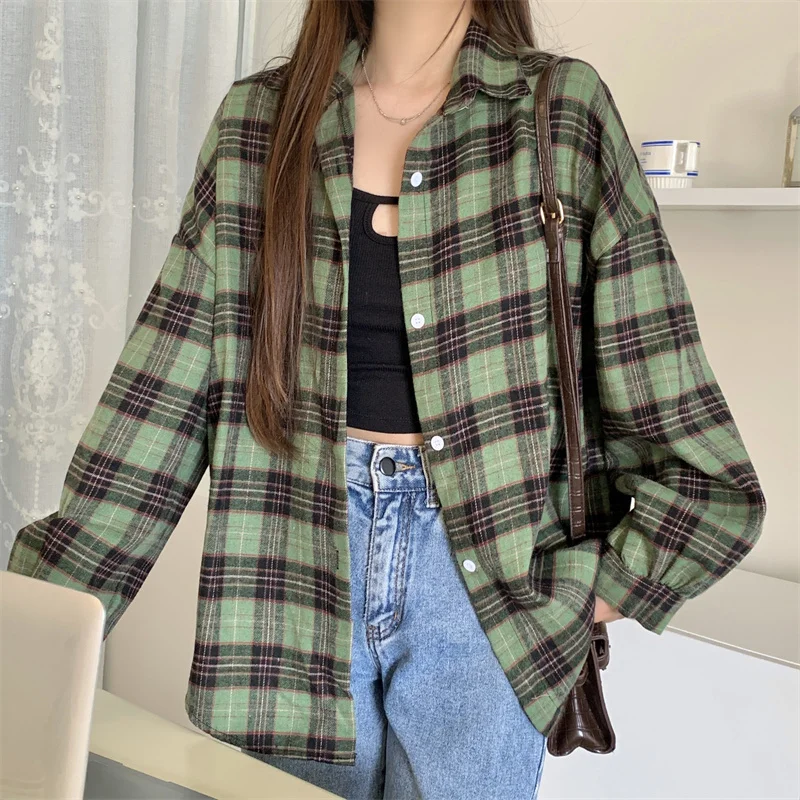 Boyfriend Flannel Shirt for Women Tartan Long Sleeve Collared Button Up Oversized Plaid Shirt Jacket Grunge Teenage Girl Outfit