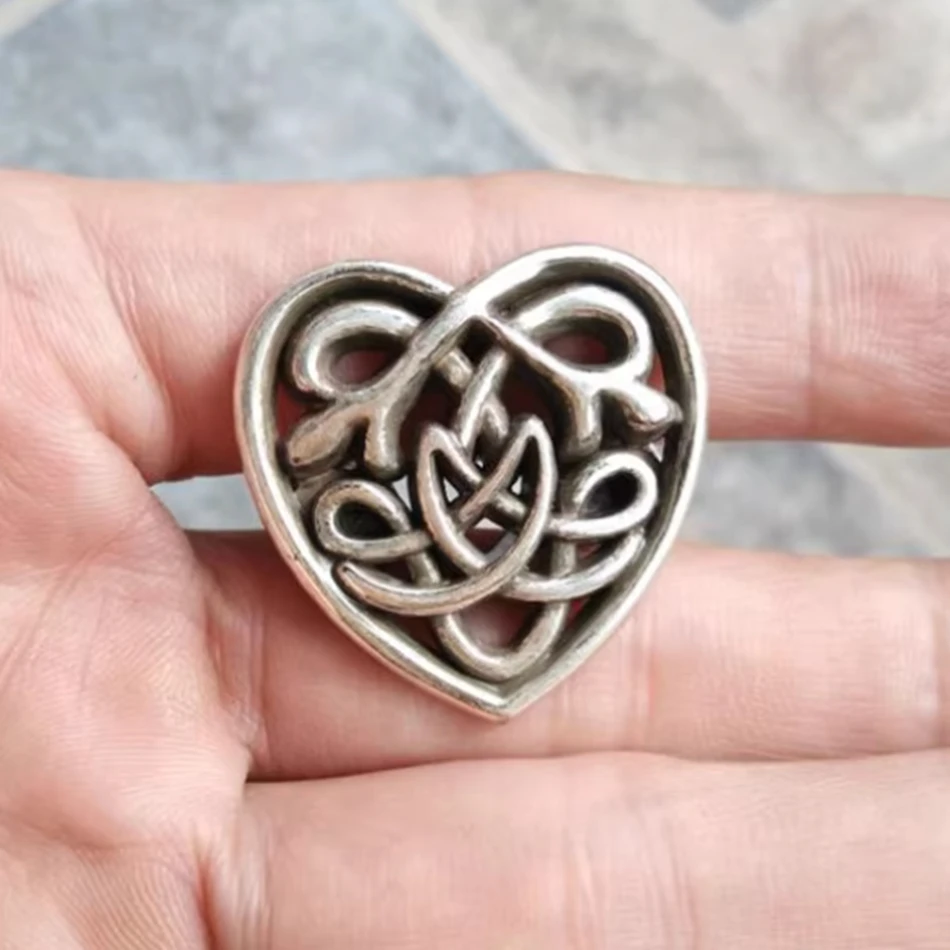 

Leather craft hardware accessories for DIY hand-sewn products, hollow heart-shaped metal decorative buckle 25mm,pack of 2