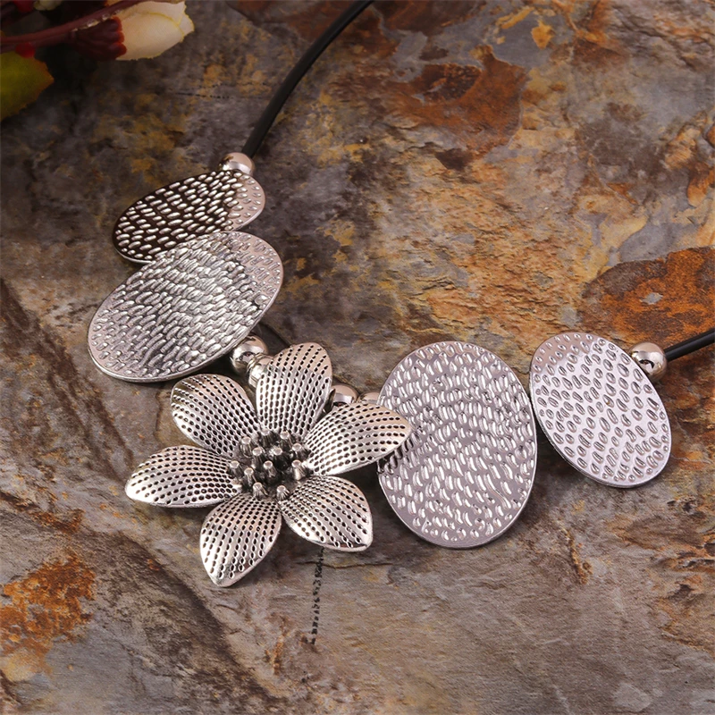 Ethnische Blumen-Halskette aus Legierung für Frauen, Choker-Halskette, Mädchen-Party-Festival-Schmuck-Dekoration – Detail 6