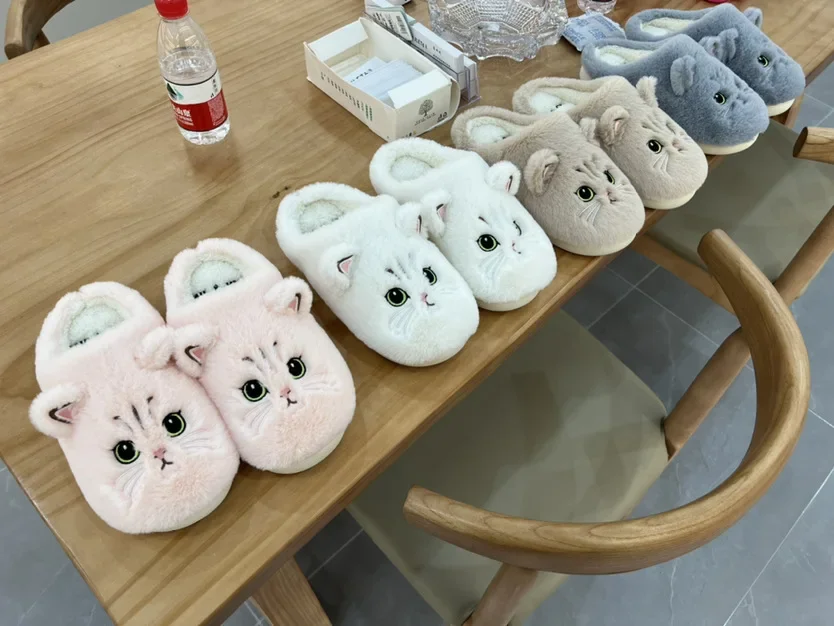 Indoor Plush Slippers for Couples, Home Keeping Warm New Autumn and Winter Cotton Slippers for Men and Women, Cartoon Kittens,