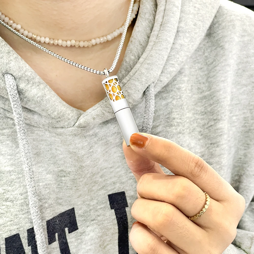 Cylindrical Aromatherapy Essential Oil Diffuser Necklace Storage Bottle Stainless Steel Pendant Fashion Perfume Lockets Jewelry