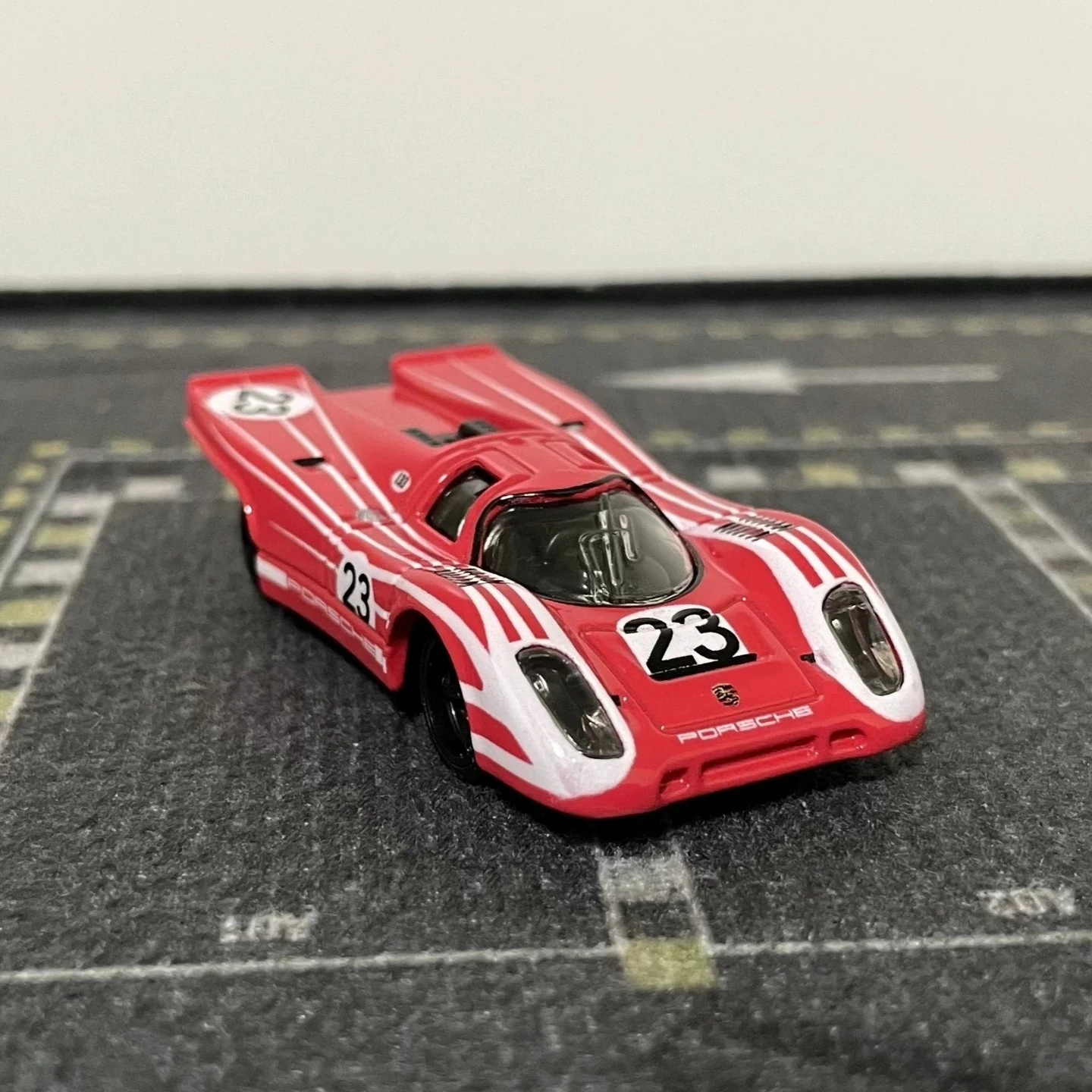 ホットウィール プレミアム ダイキャストカーモデル 1:64スケール フェラーリ ポルシェ 917KH コレクタブルメタルビークルトイ サーキットレジェンドファン向け