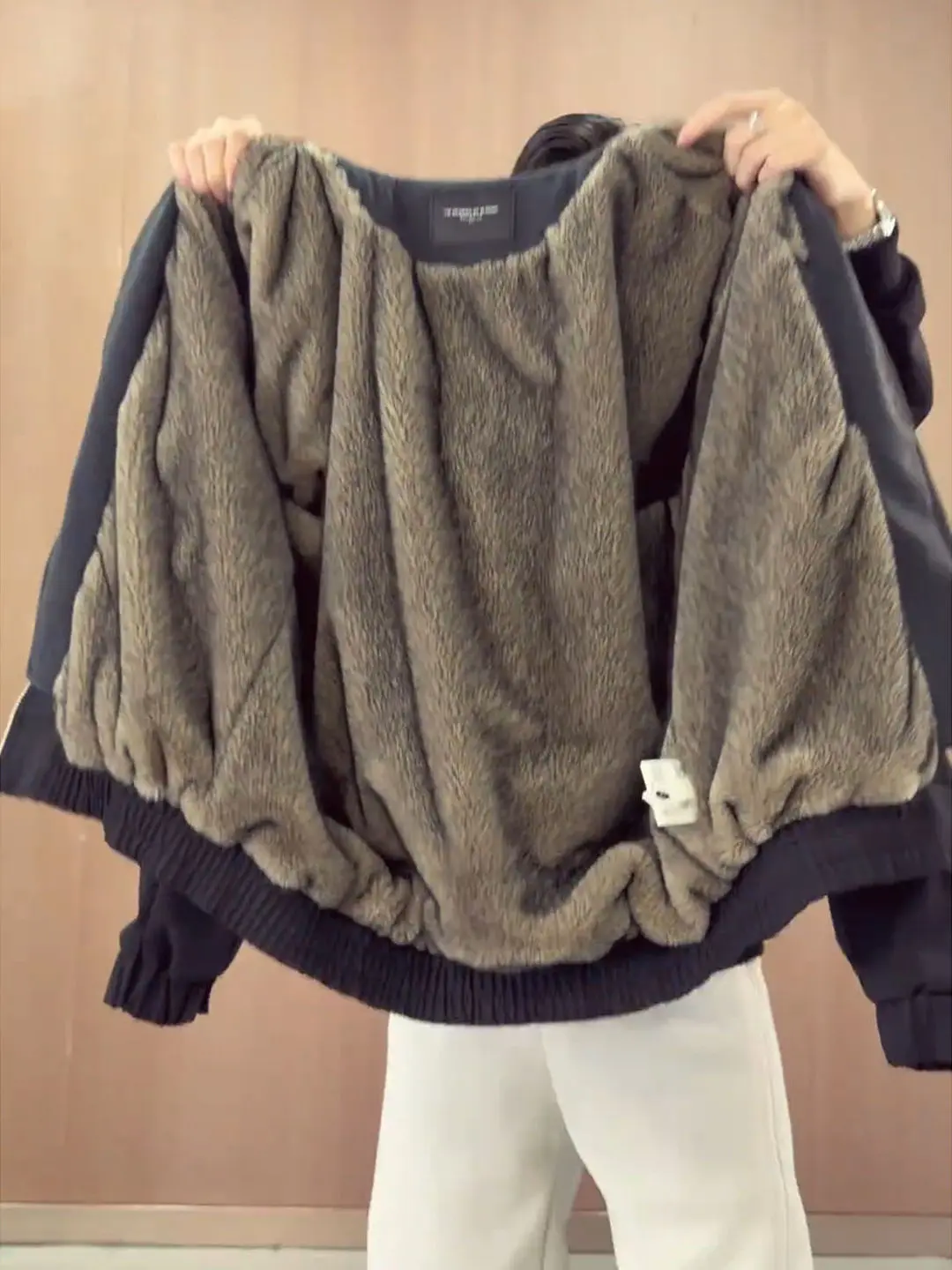 

Мужская зимняя теплая верхняя одежда Cleanfit: хлопковая куртка с капюшоном, имитация меха, повседневный стиль