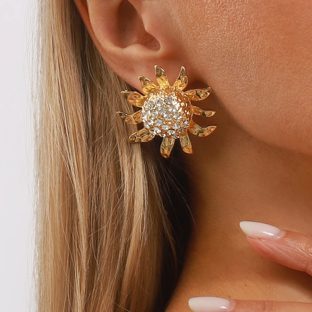 2025 Exquisito conjunto de joyería de diamantes de sol chapado en oro joyería de noche regalo pendientes de mujer