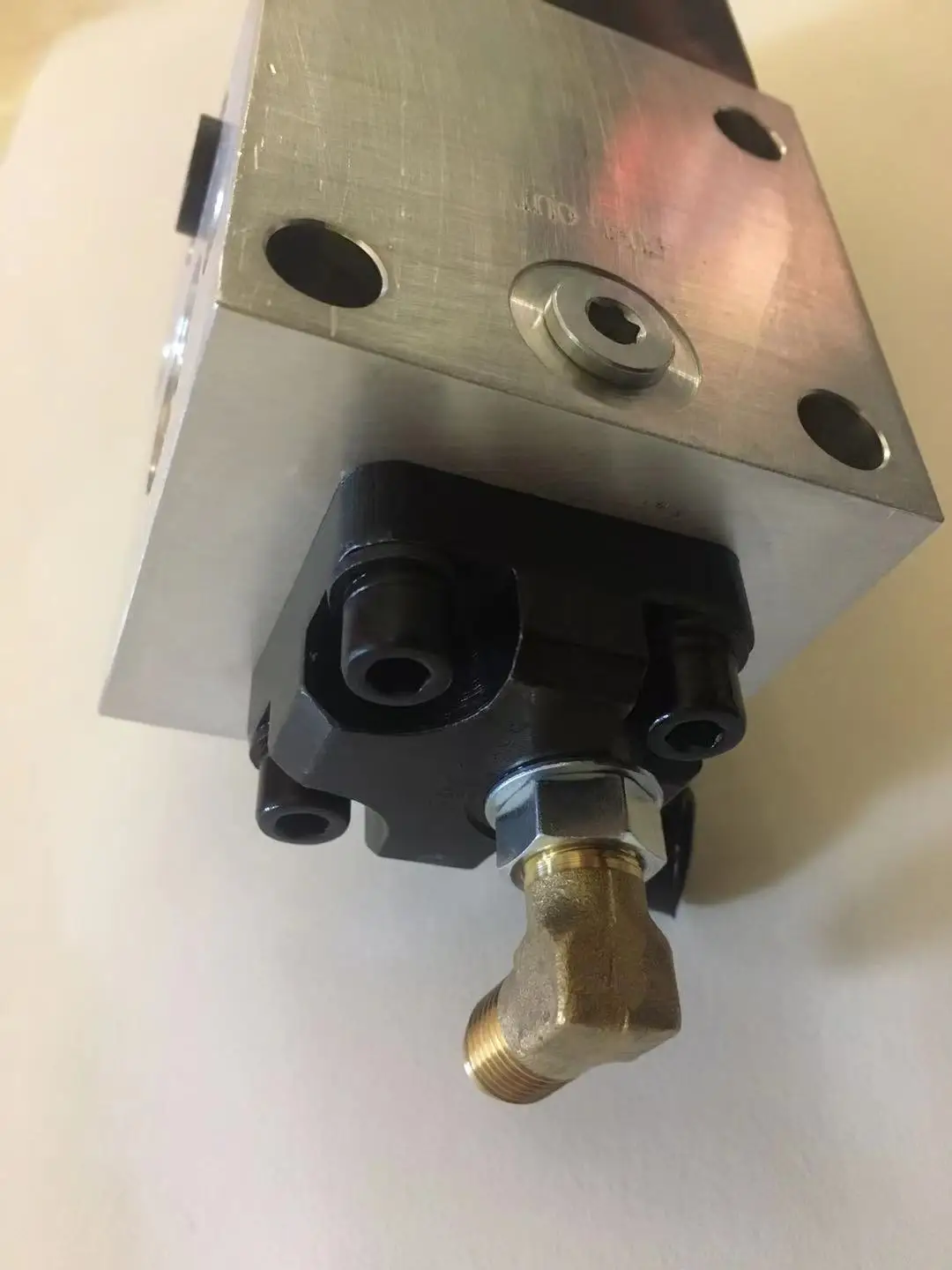 

Sany XCMG Liugong Cummins QSM11 engine oil control valve STC control valve 3090732 3090731 original