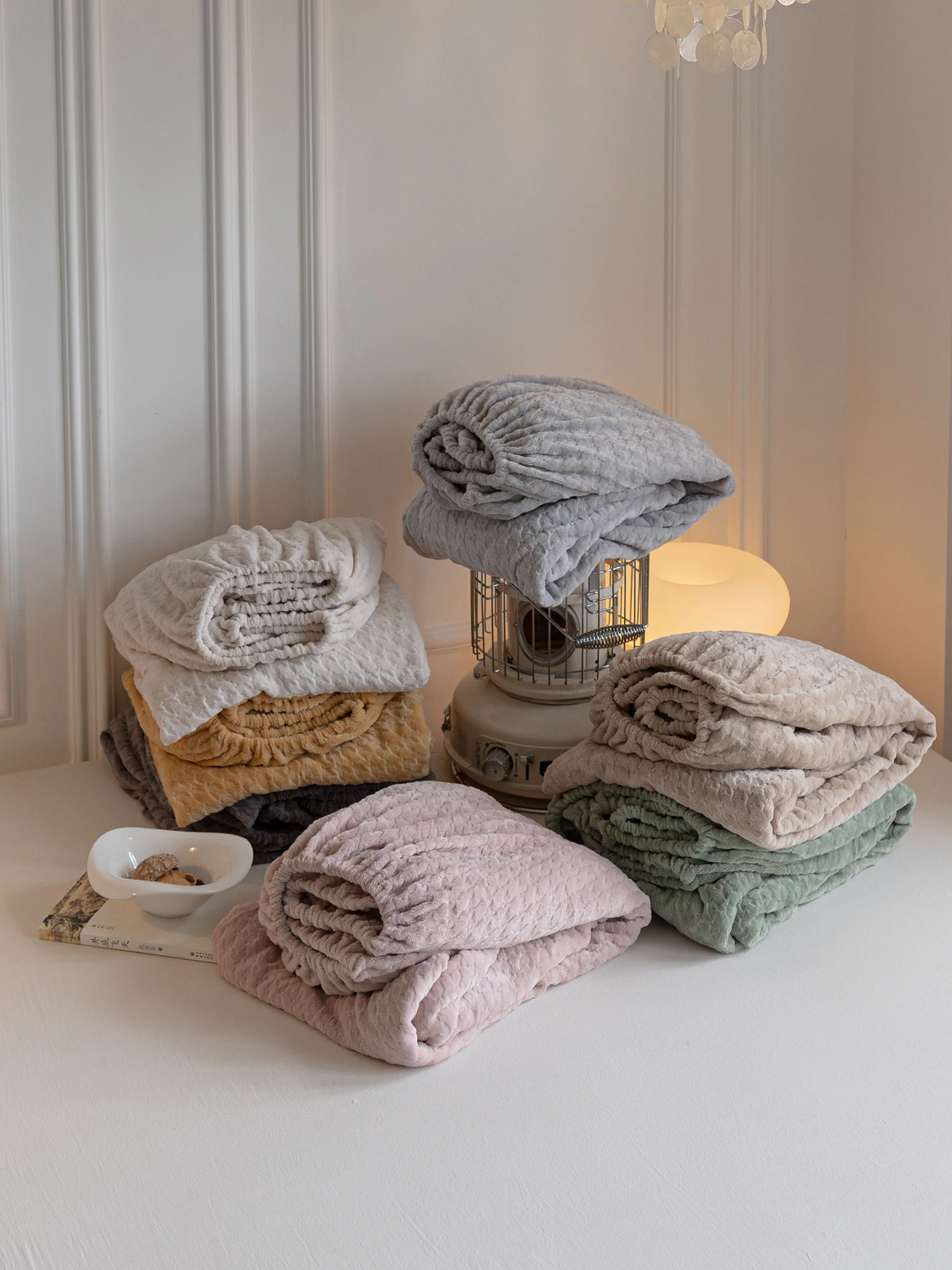 

Утолщенный коралловый флисовый чехол-балдахин для кровати, зимний, нескользящий, однотонный, из молочного бархата, защитный, теплый, с эластичной лентой