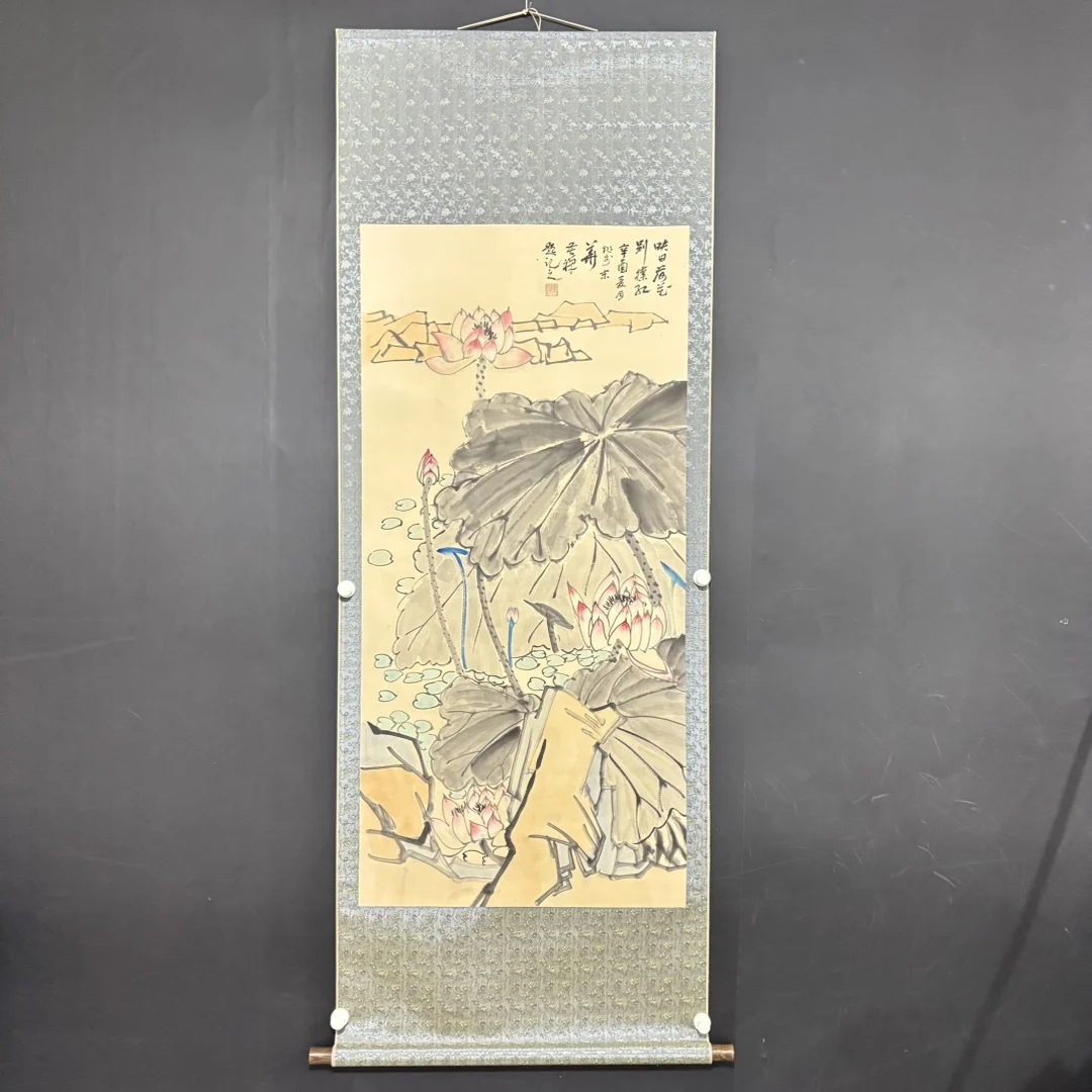 

Pure hand-drawn Zhongtang painting of lotus by Li Kuchan