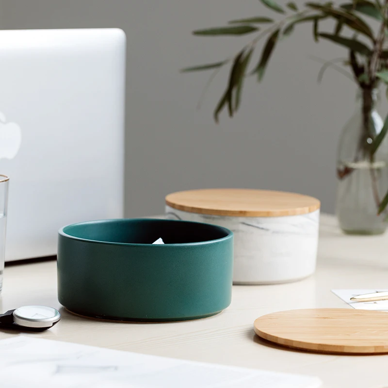 

Скандинавское украшение для кухни, свет, роскошная гостиная, рабочий стол, мусорное ведро, мусорное ведро для спальни, керамический маленький мусорный бак с бамбуковой крышкой