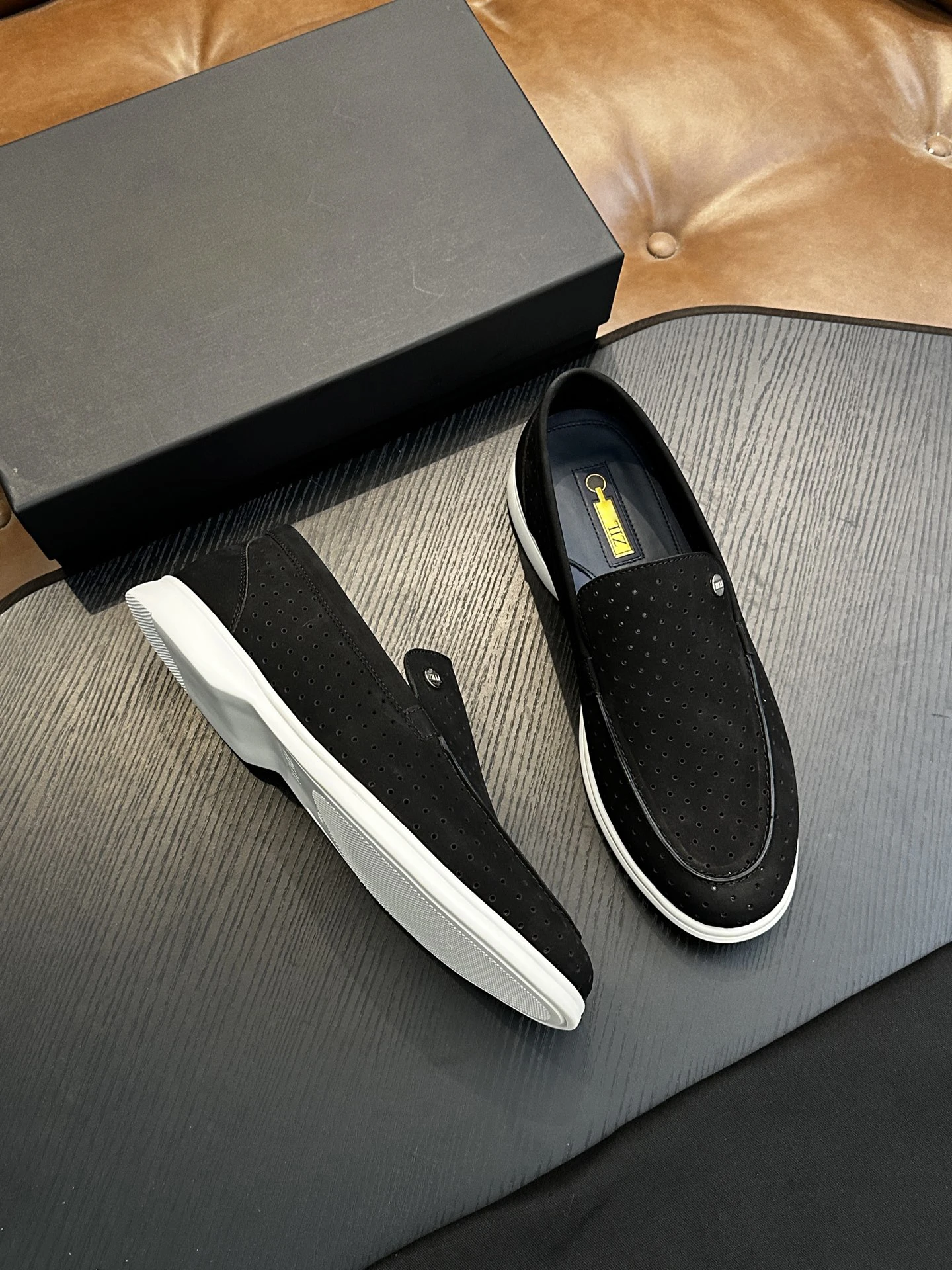 BLLIYOSS Men Shoes Calf leather stitching leather Sports comfort High Quality outdoors Men European OLD MONEY newly rich France