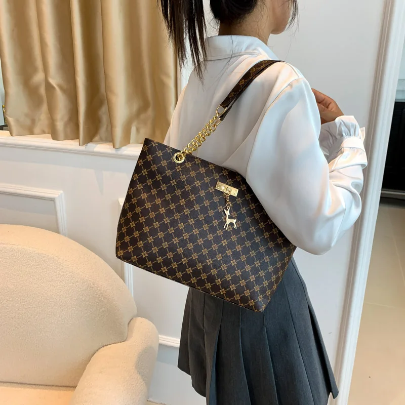Neue Presbyopia-Handtasche mit Textur, weichem Leder, großem Fassungsvermögen, Tragetasche für Damen mit hängenden Accessoires, Schultertasche – Detail 15