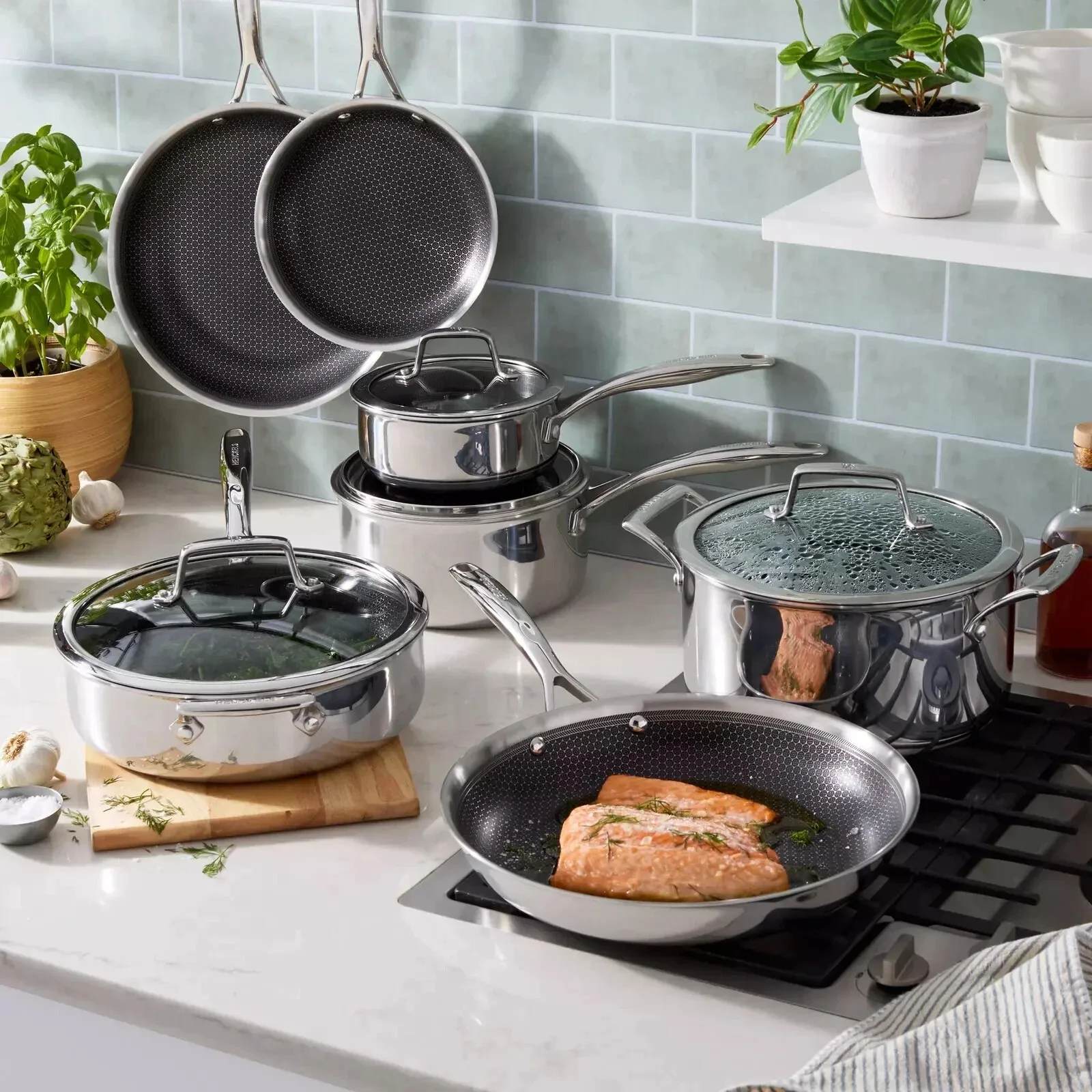 

11–piece Cookware Set, Tri-Ply Non-Stick DUAL-PERFORMANCE
