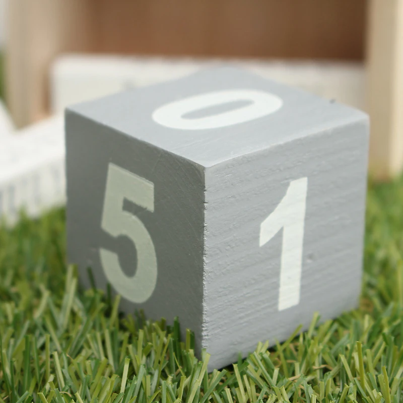 Vintage Design House Shape Perpetual Calendar Wood Desk Wooden Block Home Office Supplies Decoration Artcraft